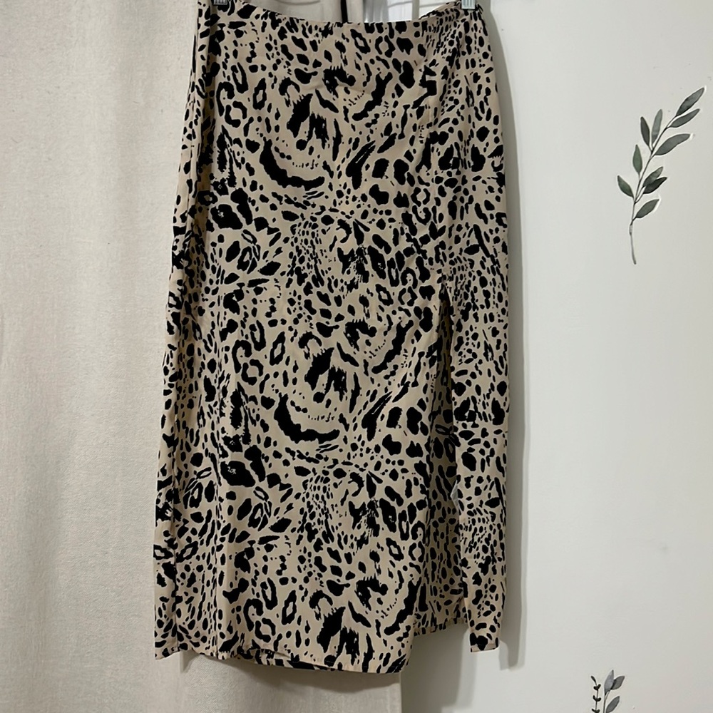 Nasty Gal midi cheetah print skirt - size 4 in perfect condition worn once